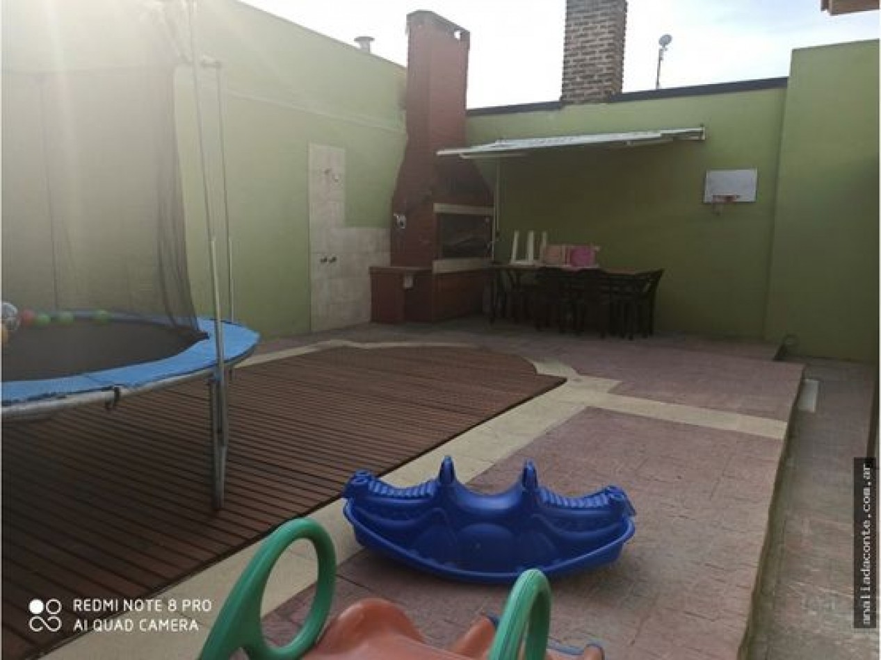 Chalet 3 Amb. Garage. Piscina climatizada.+ Dpto. 2 ambientes. Posiblidad ampliar