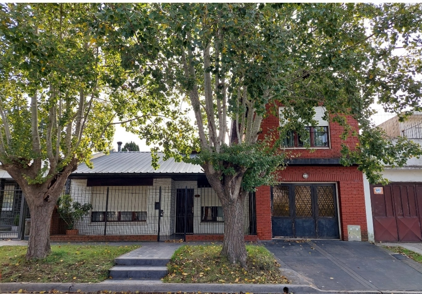 OPORTUNIDAD CHALET 4 AMB. GARAGE Y QUINCHO. TOMA DPTO O PH PLANTA ALTA CENTRO O MACROCENTRO HASTA U$S 110.000