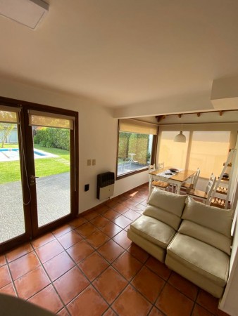 CAISAMAR PRECIOSO CHALET 4 AMB. PISNA CLIMATIZADA, QUINCHO GRAN PARQUE