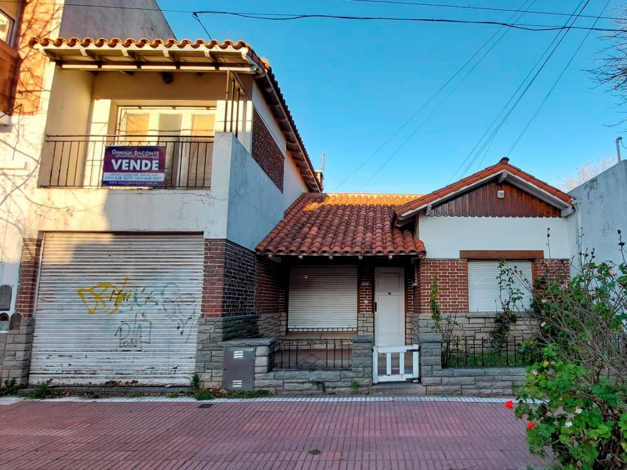 Chalet 3 amb. Con dependencia. Garage y patio a reciclar habitable Pompeya