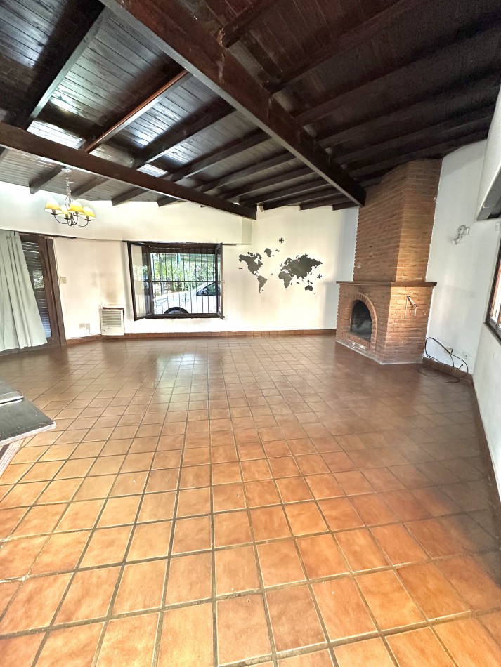 Gran chalet en esquina 4 amb con parque y quincho en Constitucion