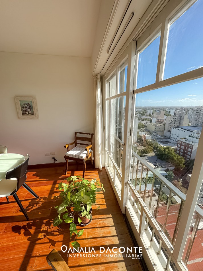 Gran departamento 3 amb y dep con cochera en Centro