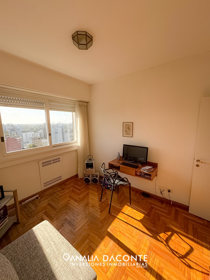 Gran departamento 3 amb y dep con cochera en Centro