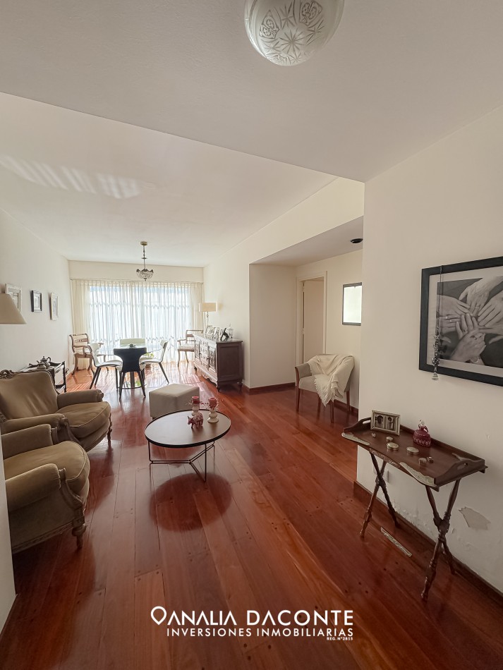 Gran departamento 3 amb y dep con cochera en Centro