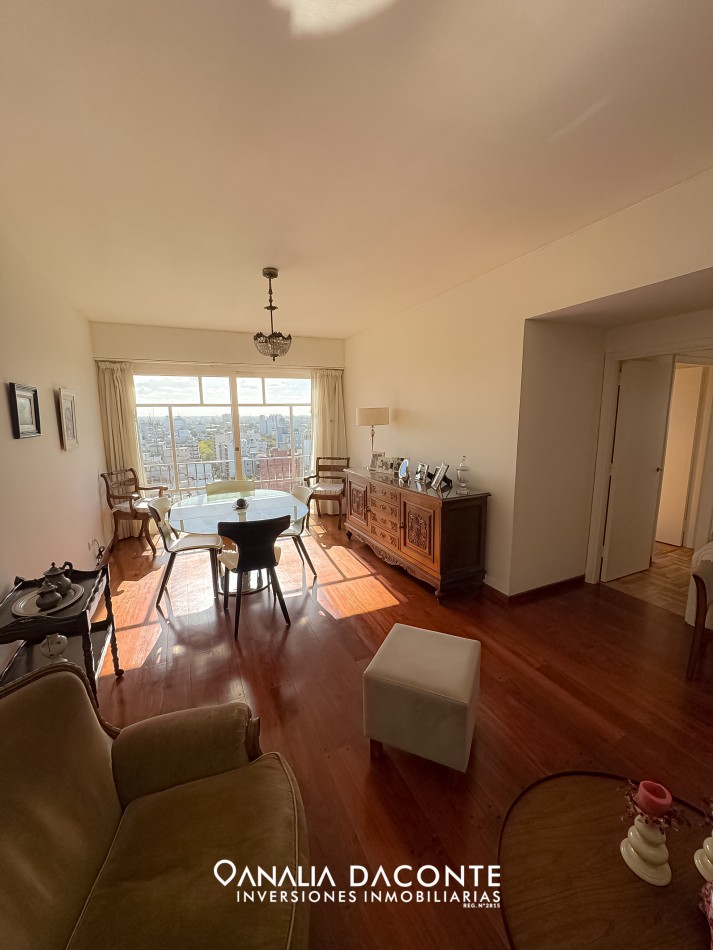 Gran departamento 3 amb y dep con cochera en Centro