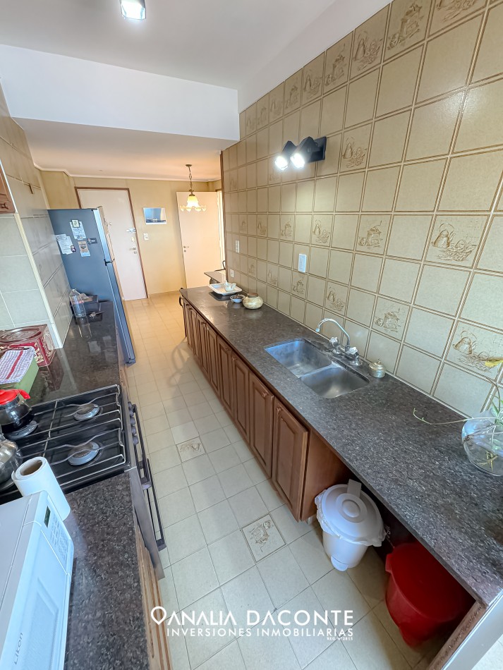 Gran departamento 3 amb y dep con cochera en Centro