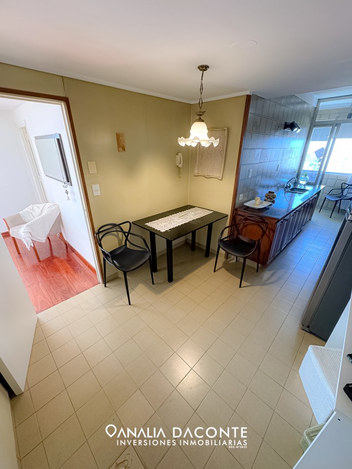 Gran departamento 3 amb y dep con cochera en Centro
