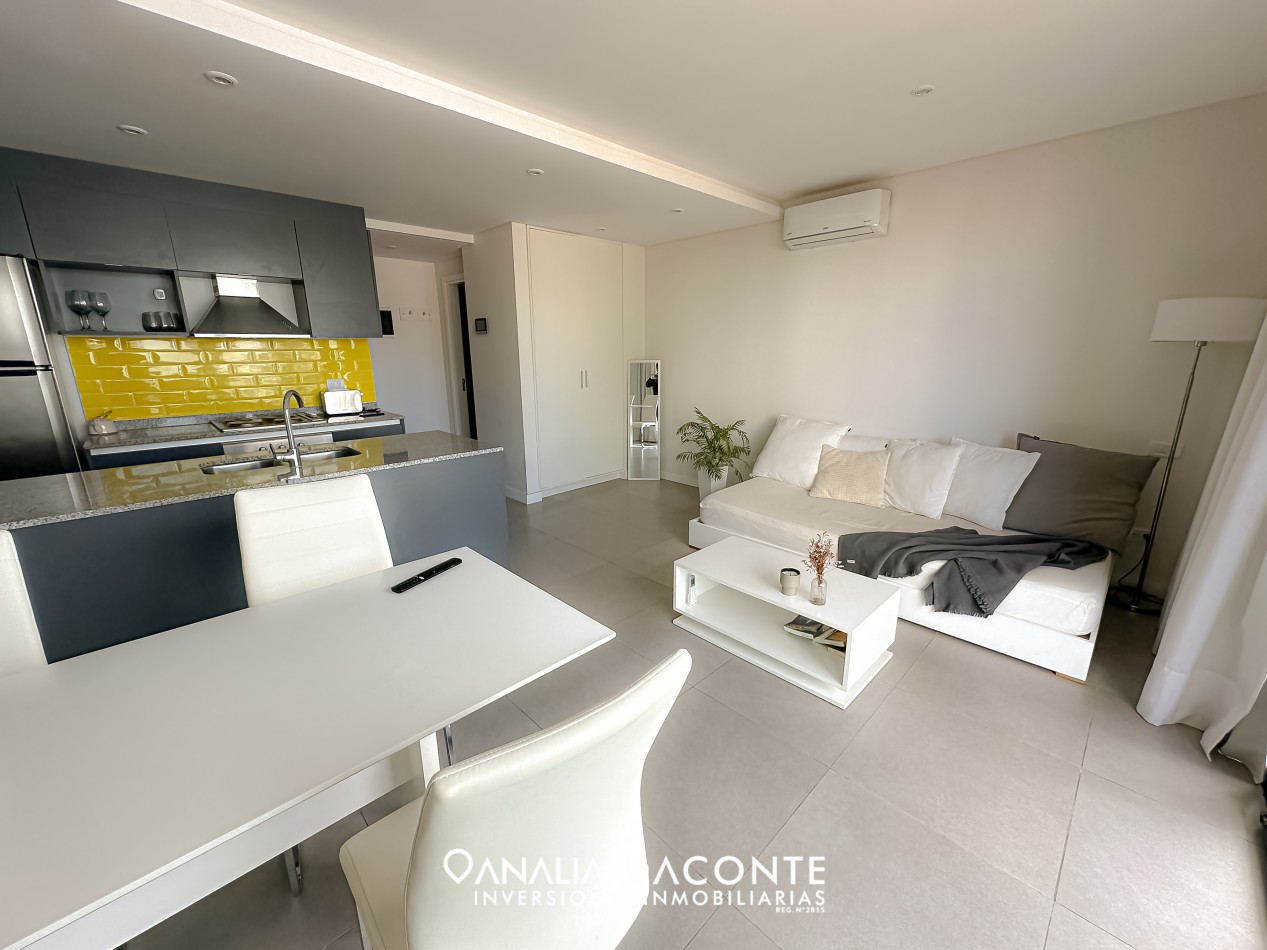 Monoambiente moderno con balcon en Plaza Mitre