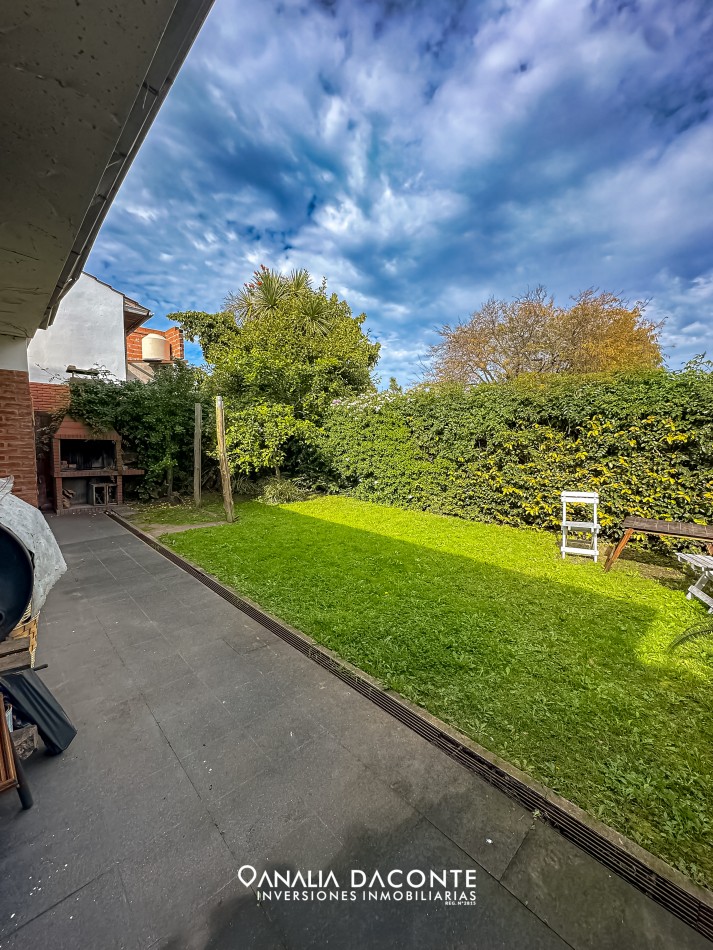 Chalet dividido en 3 unidades con parque en Los Pinares