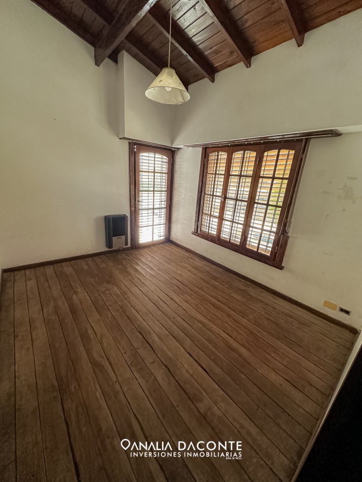 Chalet dividido en 3 unidades con parque en Los Pinares