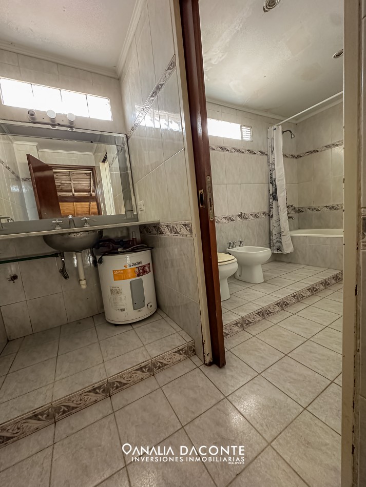 Chalet dividido en 3 unidades con parque en Los Pinares