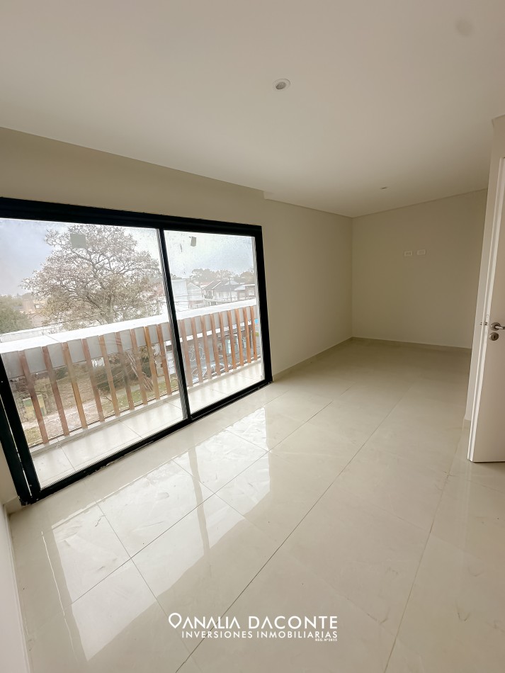 Duplex 3 amb con jardin moderno Villa Primera