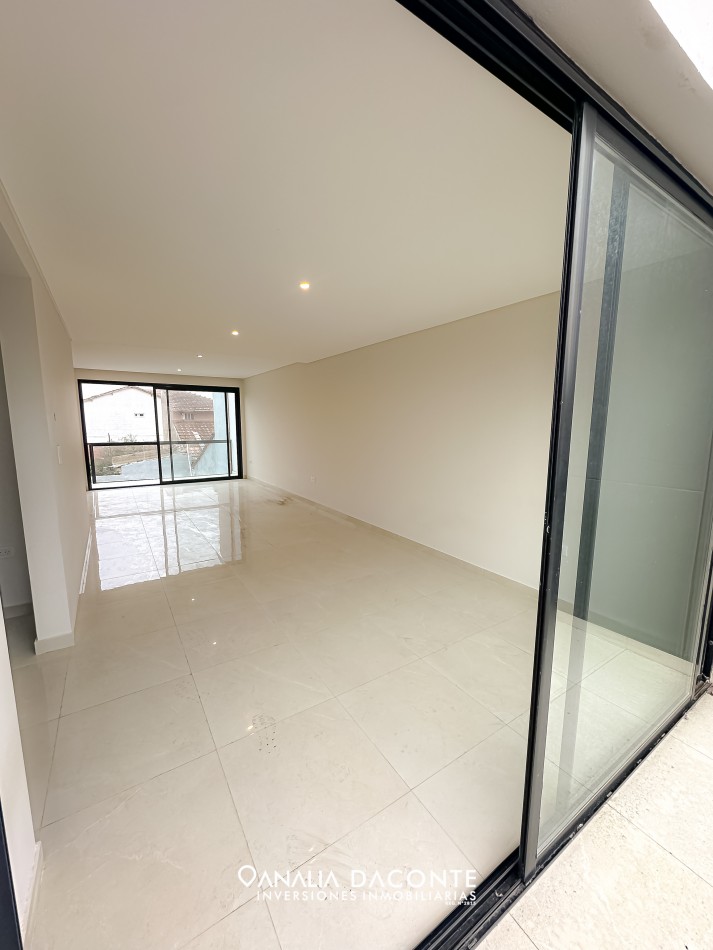 Duplex 3 amb con jardin moderno Villa Primera