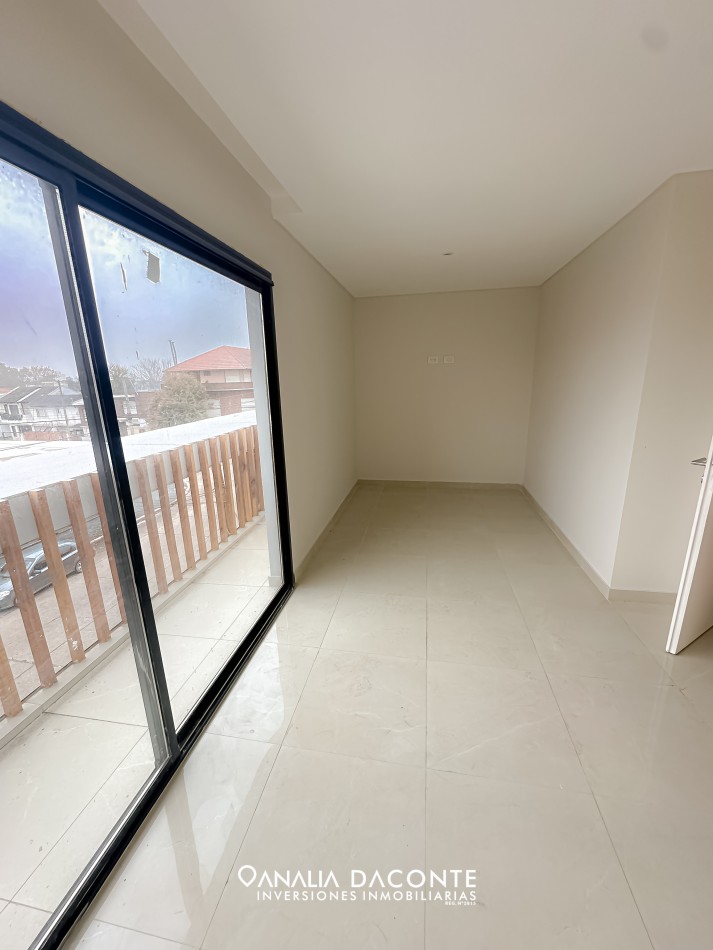 Duplex 3 amb con jardin moderno Villa Primera