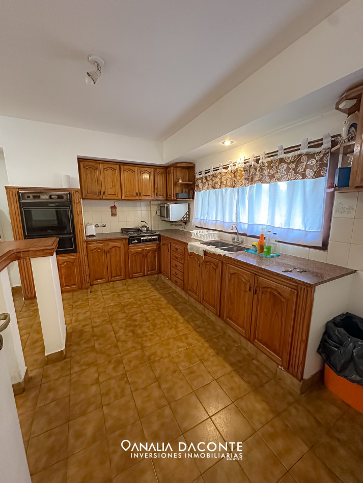 Gran chalet en esquina 4 amb en San Jeronimo