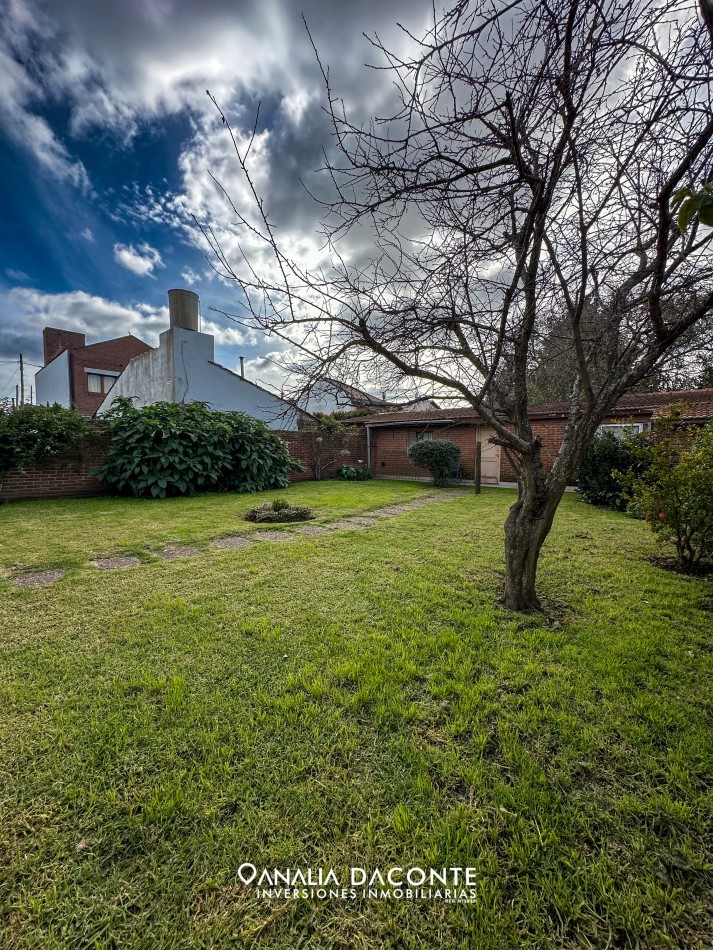 Chalet reciclado 3 amb con gran parque y quincho en San Jeronimo