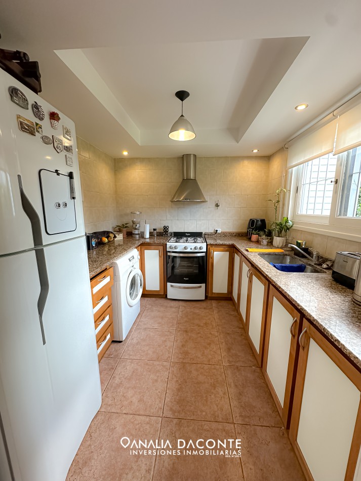 Chalet reciclado 3 amb con gran parque y quincho en San Jeronimo
