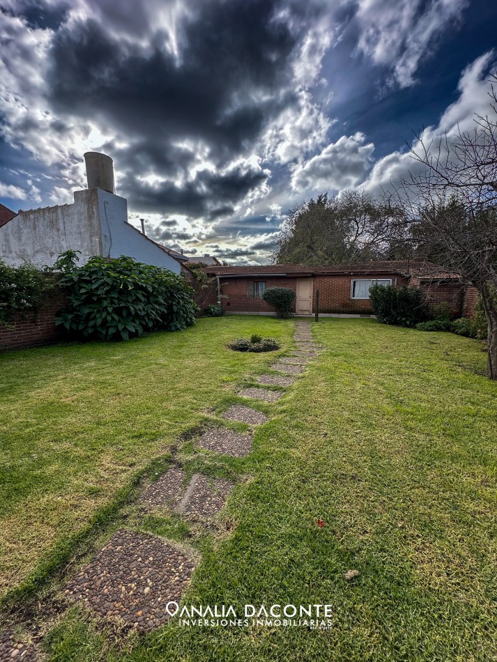 Chalet reciclado 3 amb con gran parque y quincho en San Jeronimo
