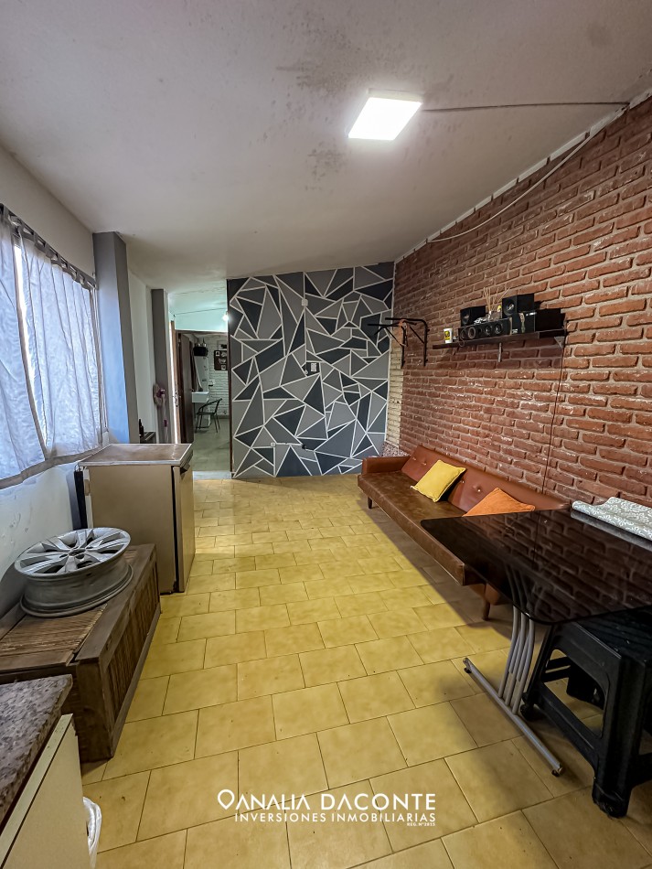 Chalet reciclado 3 amb con gran parque y quincho en San Jeronimo