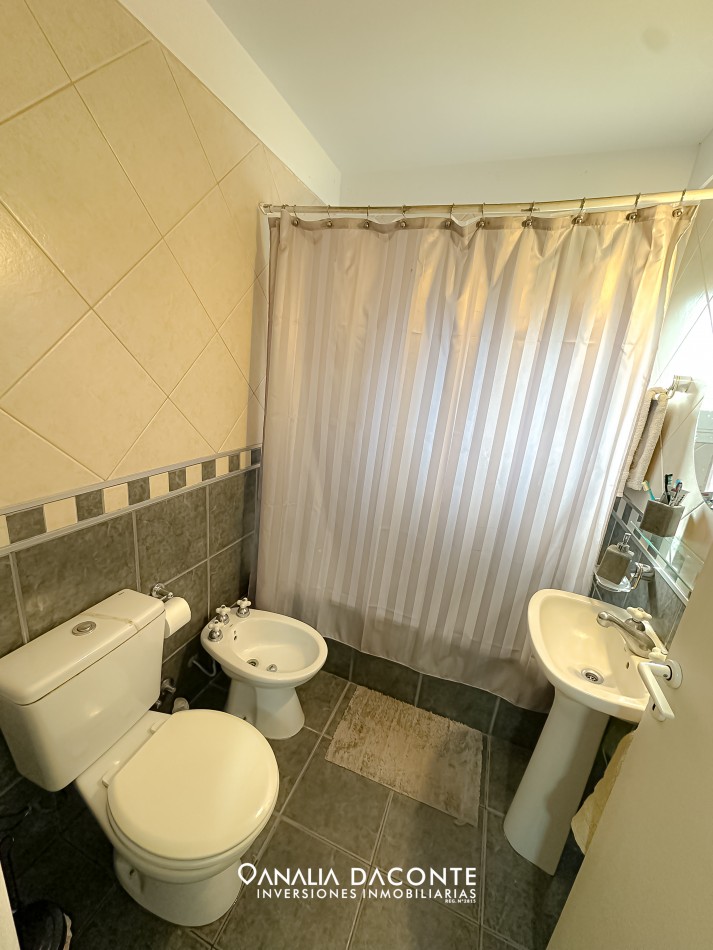 Chalet reciclado 3 amb con gran parque y quincho en San Jeronimo