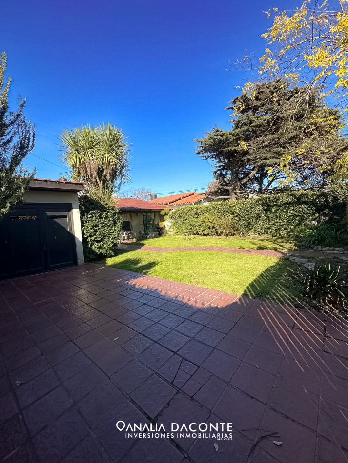 Chalet 3 amb con jardin y garage en Parque Luro