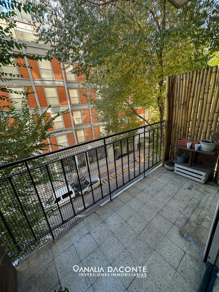 Depto 2 amb con balcon en Centro
