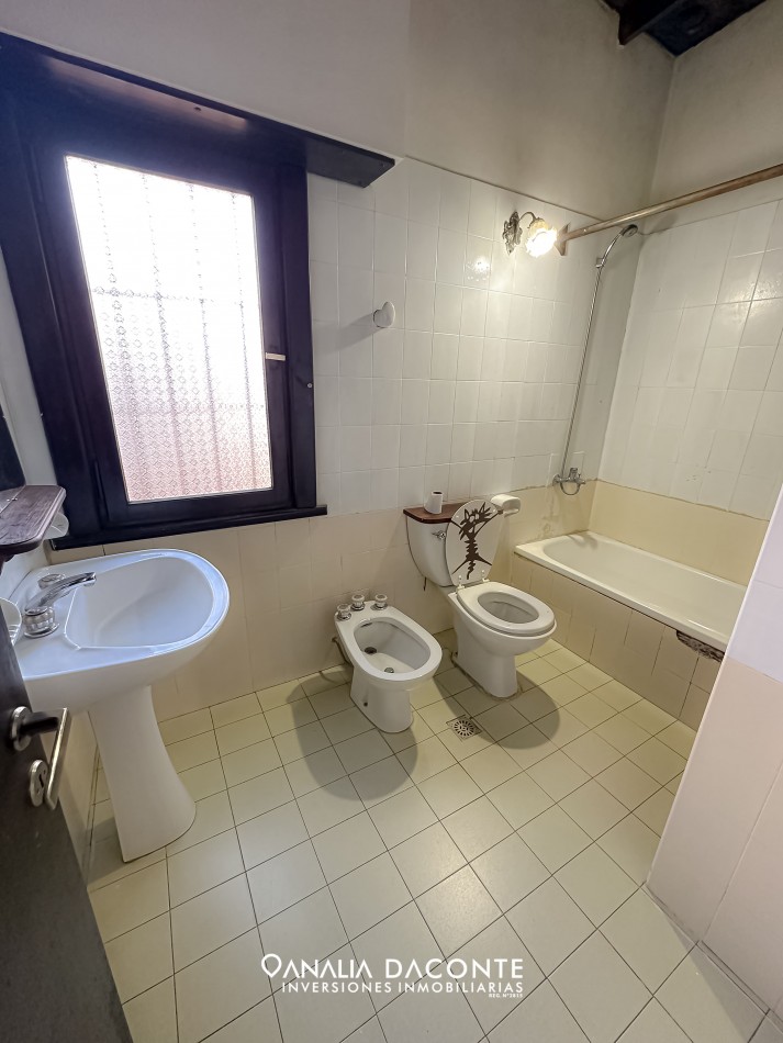 Gran chalet en esquina 4 amb con parque y quincho en Constitucion