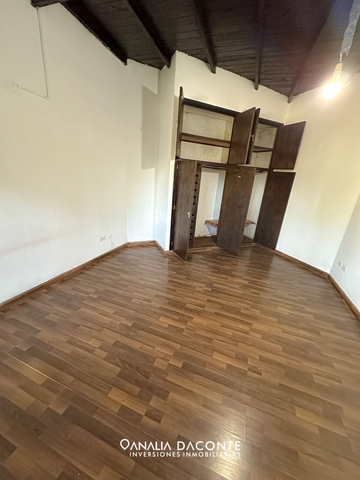 Gran chalet en esquina 4 amb con parque y quincho en Constitucion