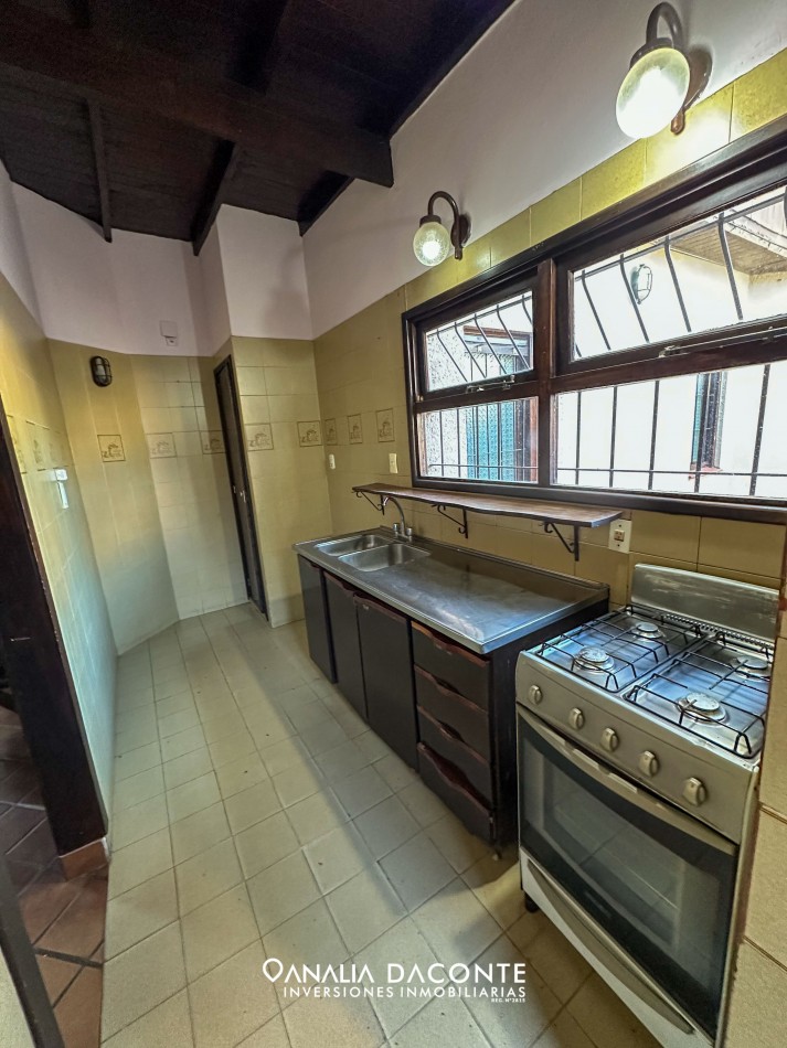 Gran chalet en esquina 4 amb con parque y quincho en Constitucion