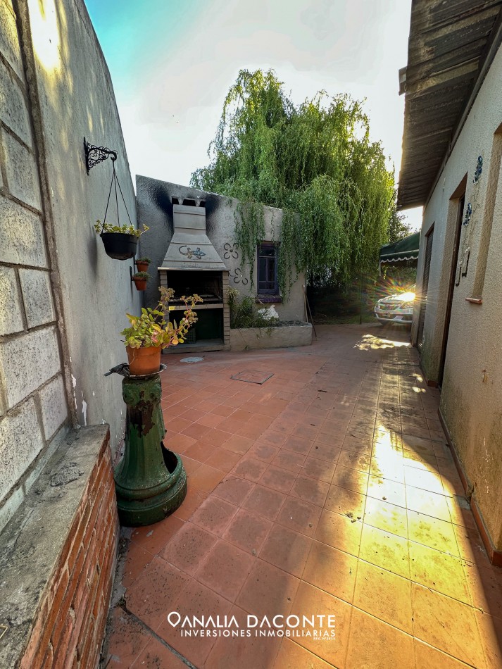 Gran chalet en esquina 4 amb con parque y quincho en Constitucion