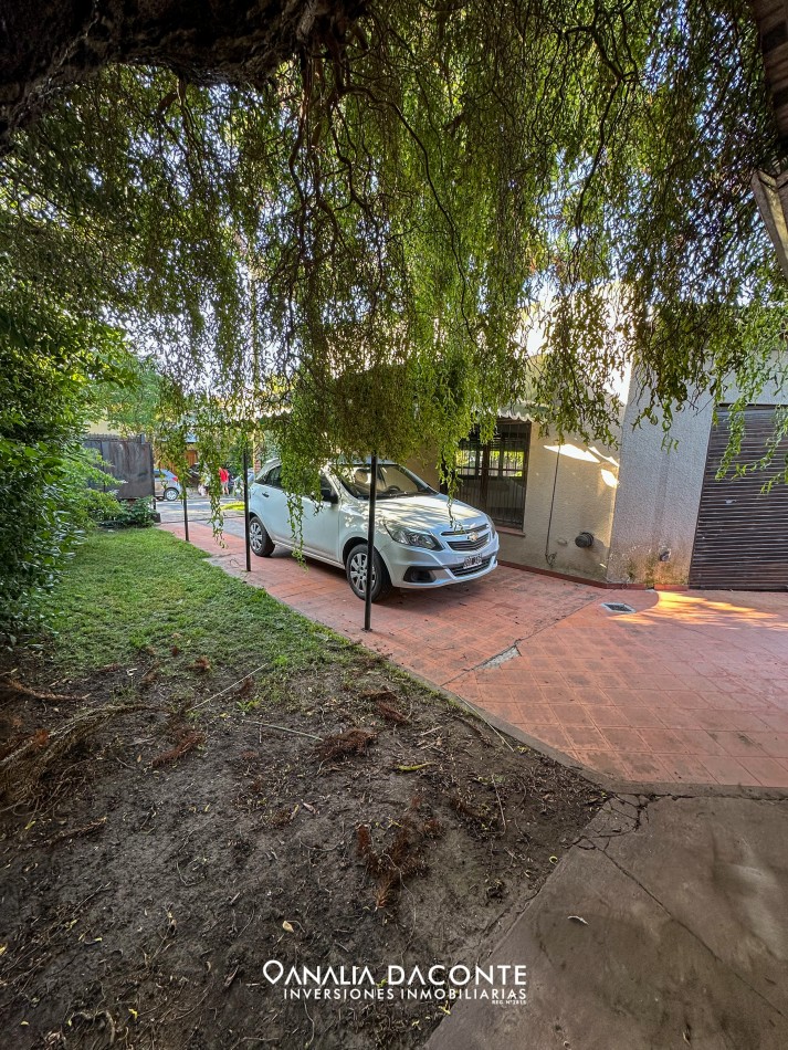 Gran chalet en esquina 4 amb con parque y quincho en Constitucion