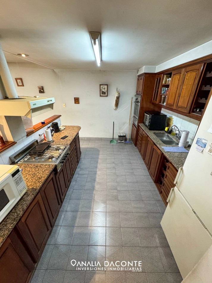 CHALET 5 AMBIENTES EN DOS PLANTAS DORREGO 2900