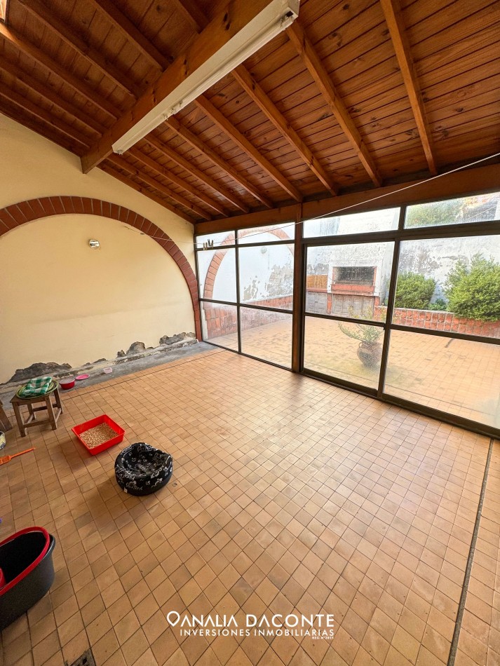 CHALET 5 AMBIENTES EN DOS PLANTAS DORREGO 2900