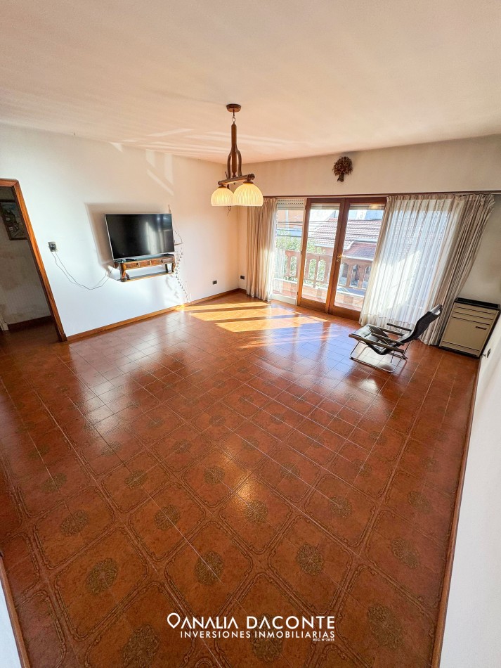 CHALET 5 AMBIENTES EN DOS PLANTAS DORREGO 2900