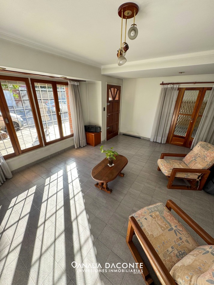 CHALET 5 AMBIENTES EN DOS PLANTAS DORREGO 2900