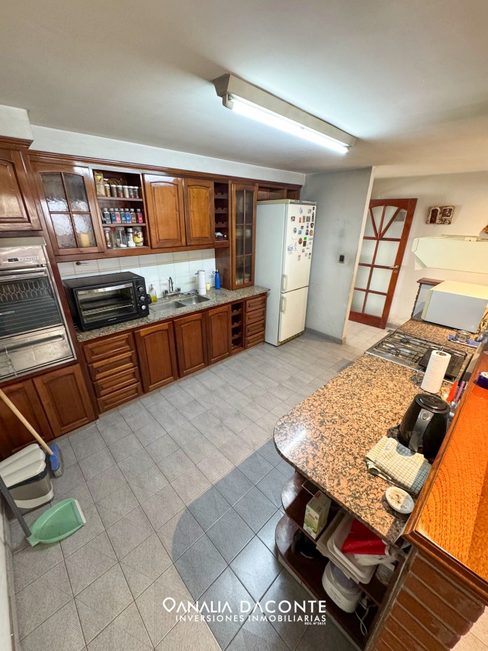 CHALET 5 AMBIENTES EN DOS PLANTAS DORREGO 2900
