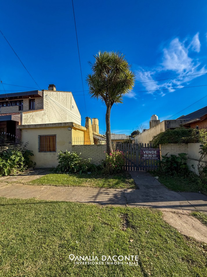 Lote con casa a demoler en barrio San Jeronimo