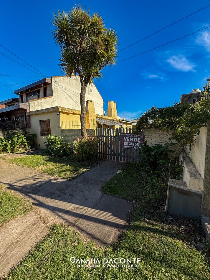 Lote con casa a demoler en barrio San Jeronimo
