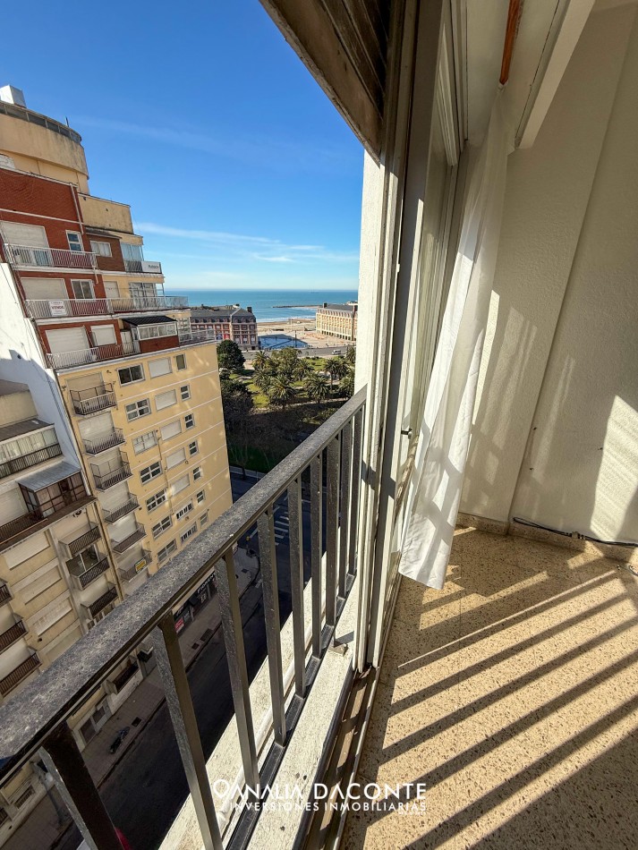 Depto monoambiente con vista al mar en zona Centro