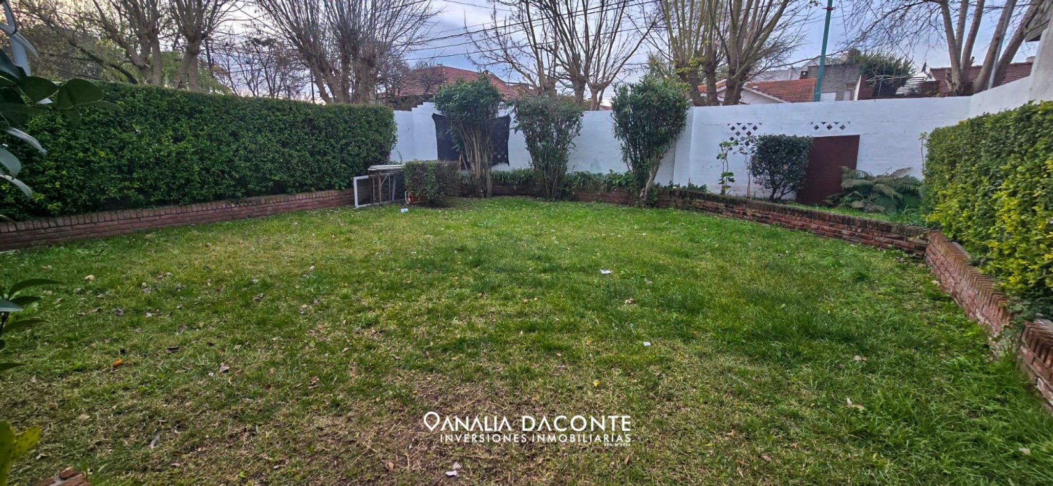Chalet 3 amb con jardin y garage en Parque Luro