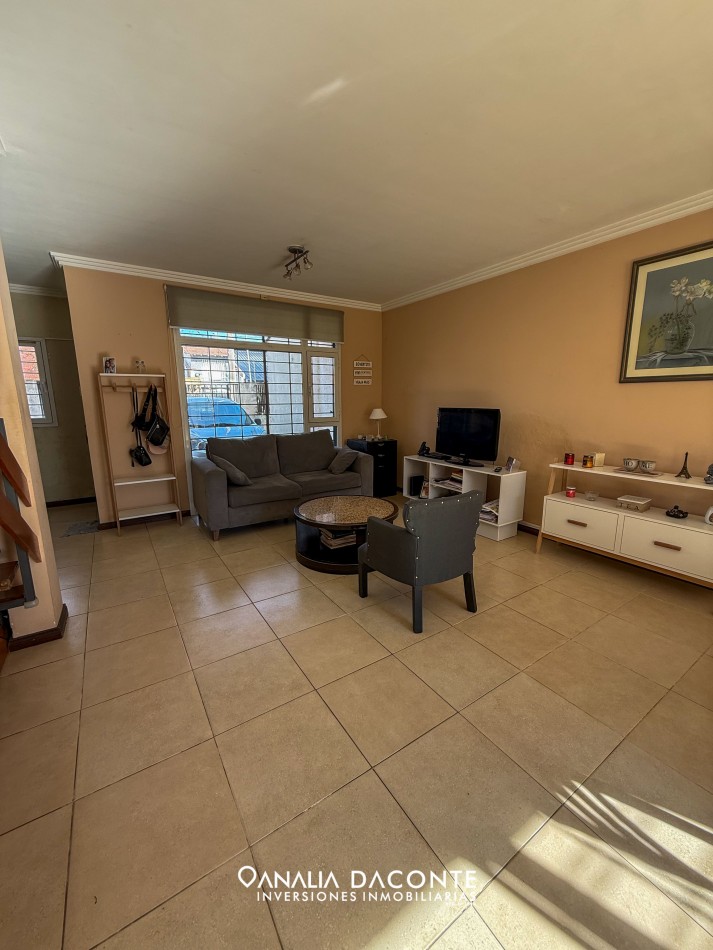 Duplex 4 amb con jardin en Parque Luro