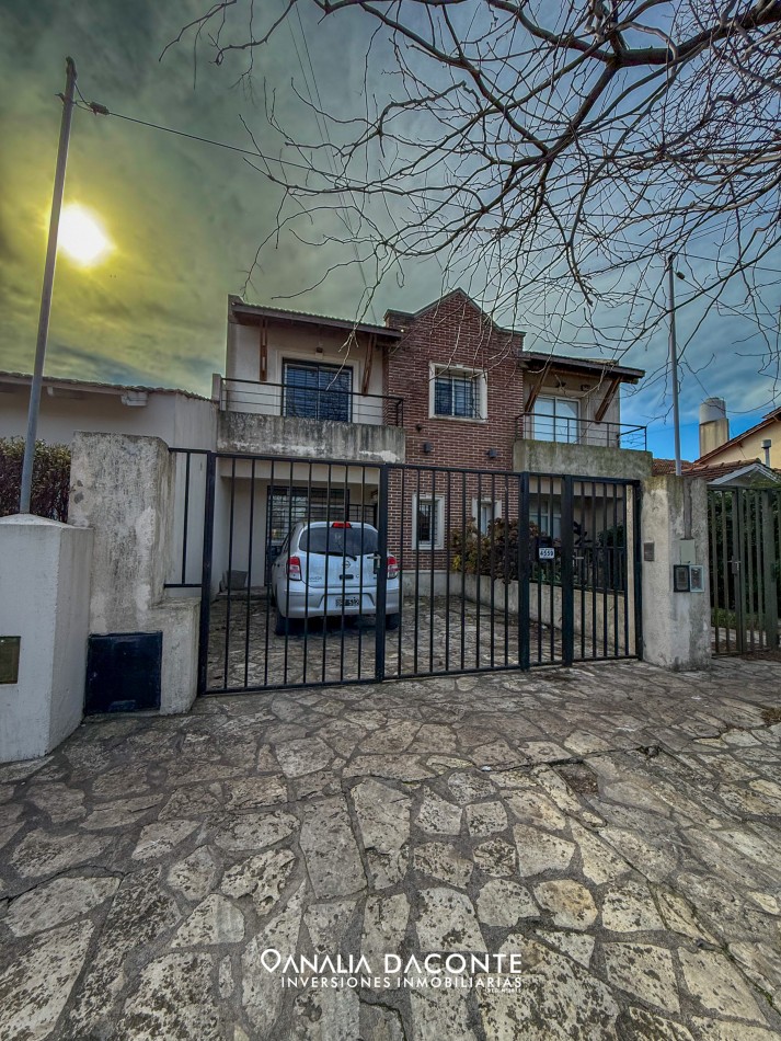 Duplex 4 amb con jardin en Parque Luro