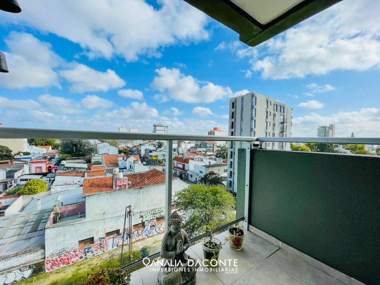 Depto 2 amb con balcon y cochera en Macrocentro