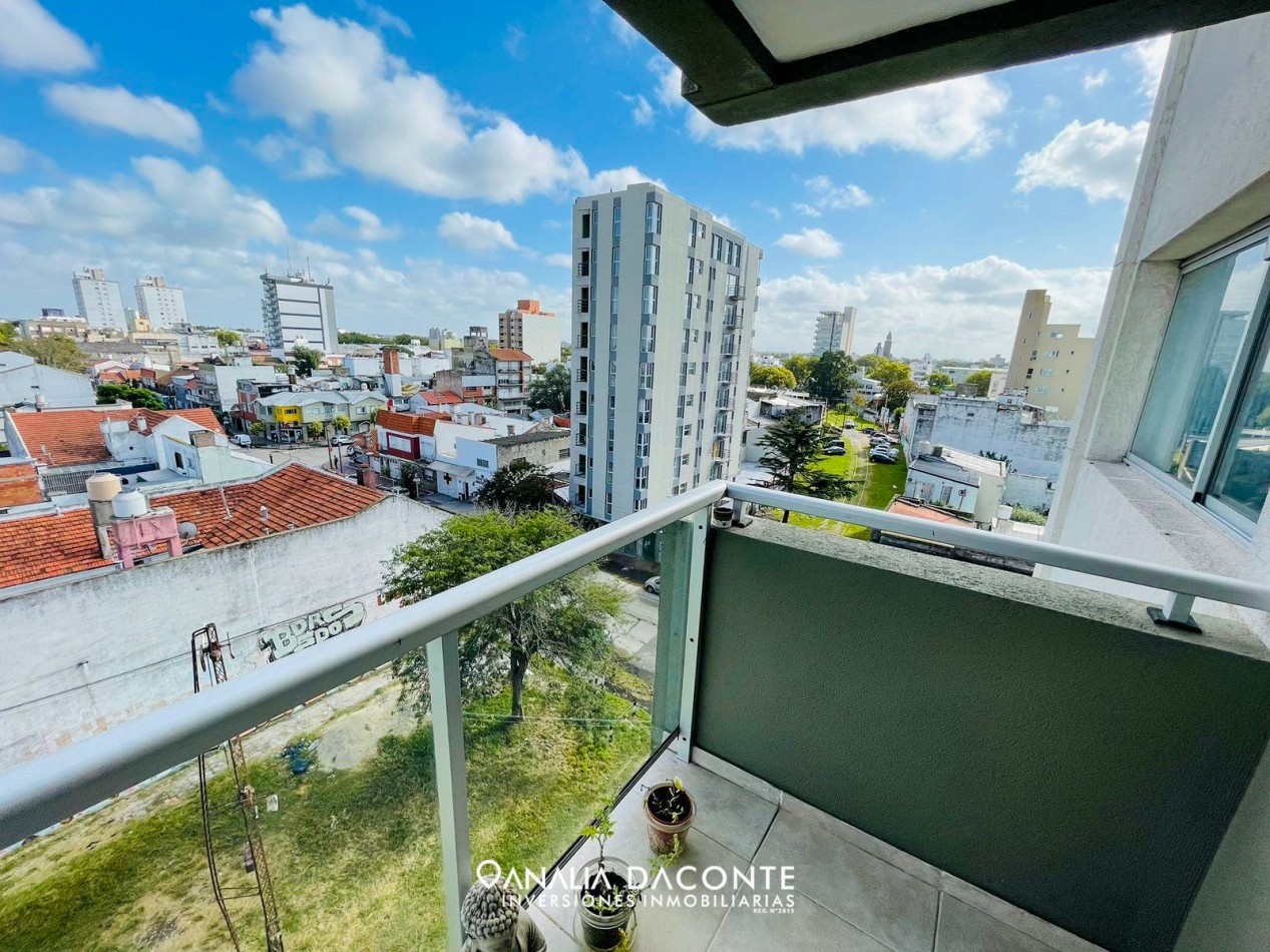 Depto 2 amb con balcon y cochera en Macrocentro