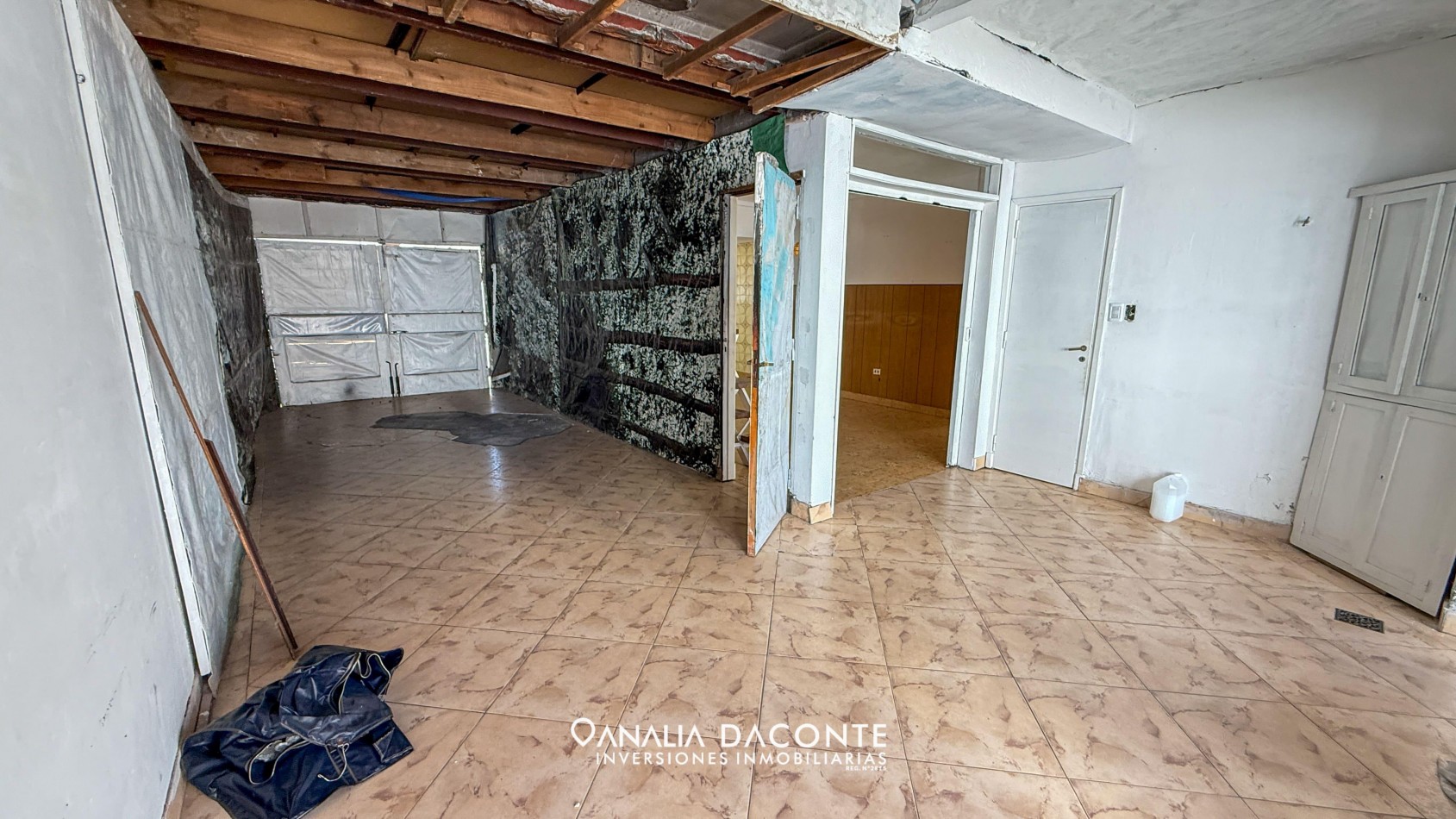 Imperdible chalet 4 amb con garage y piscina,  en lo mejor del barrio Constitucion