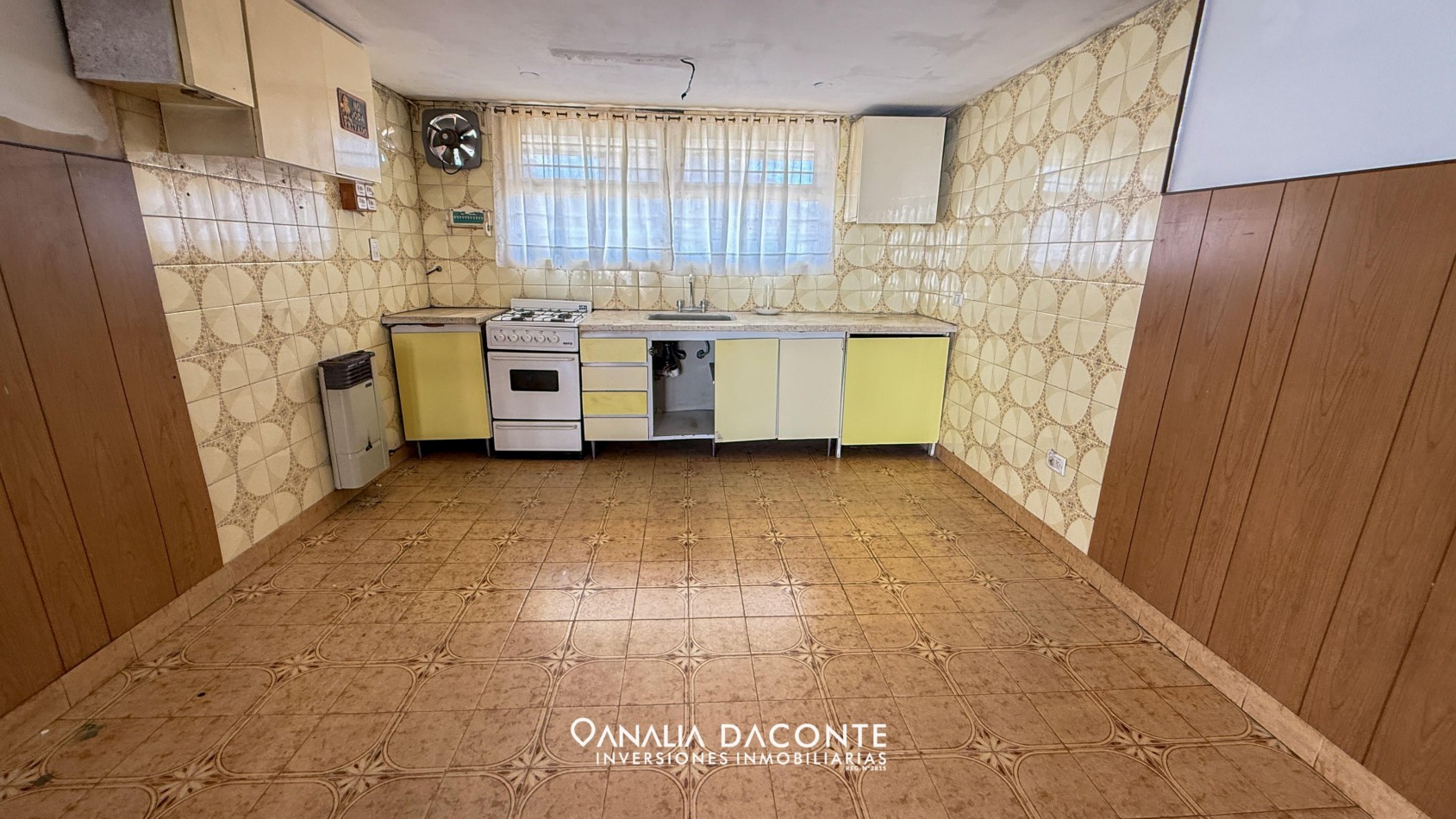 Imperdible chalet 4 amb con garage y piscina,  en lo mejor del barrio Constitucion