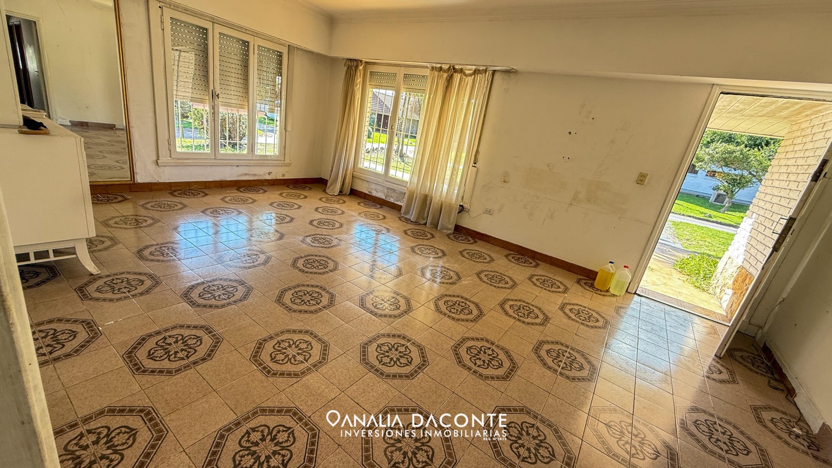 Imperdible chalet 4 amb con garage y piscina,  en lo mejor del barrio Constitucion