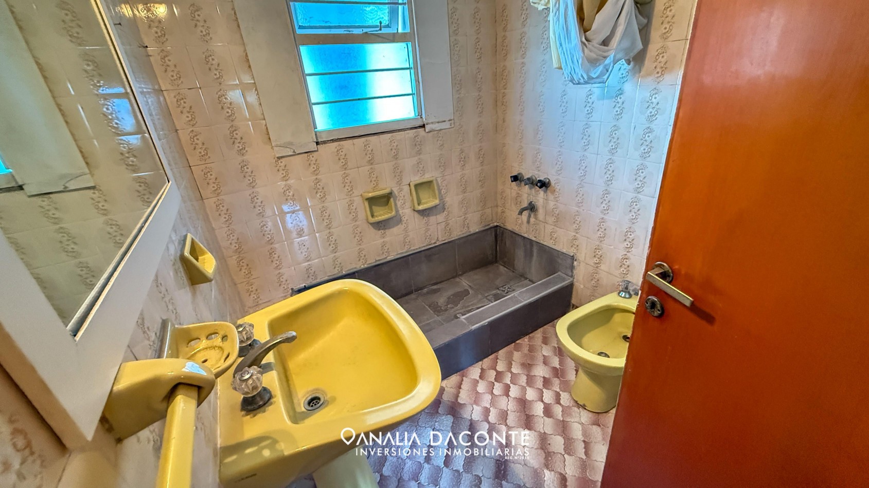 Imperdible chalet 4 amb con garage y piscina,  en lo mejor del barrio Constitucion