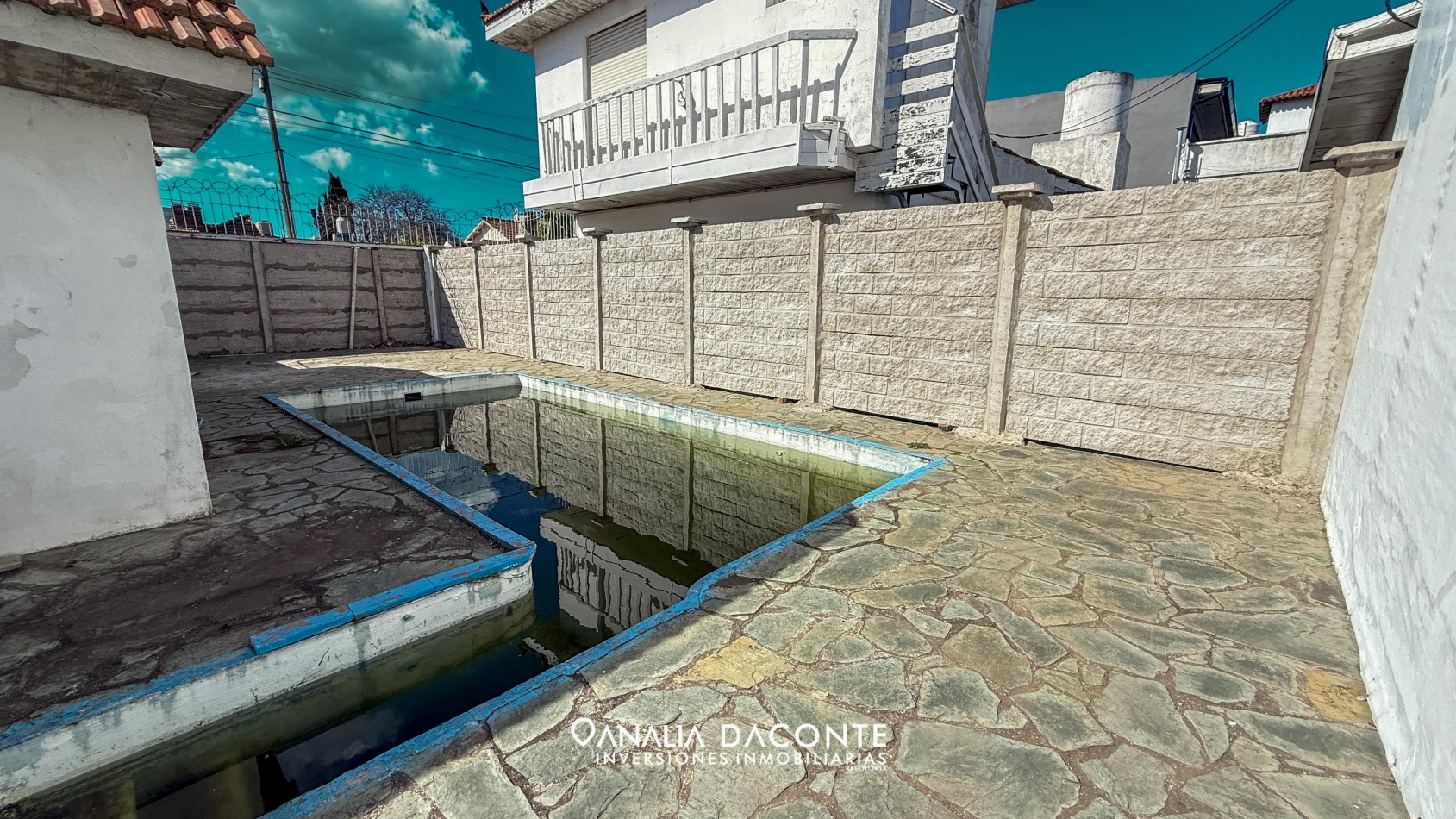 Imperdible chalet 4 amb con garage y piscina,  en lo mejor del barrio Constitucion