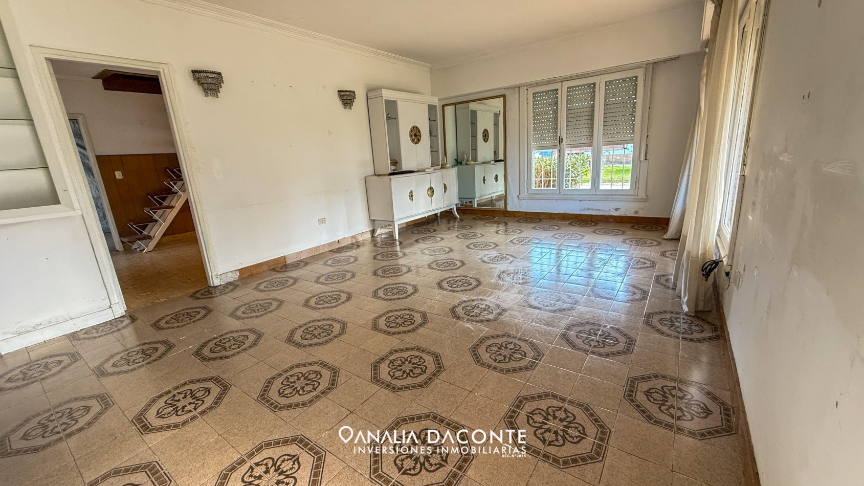 Imperdible chalet 4 amb con garage y piscina,  en lo mejor del barrio Constitucion